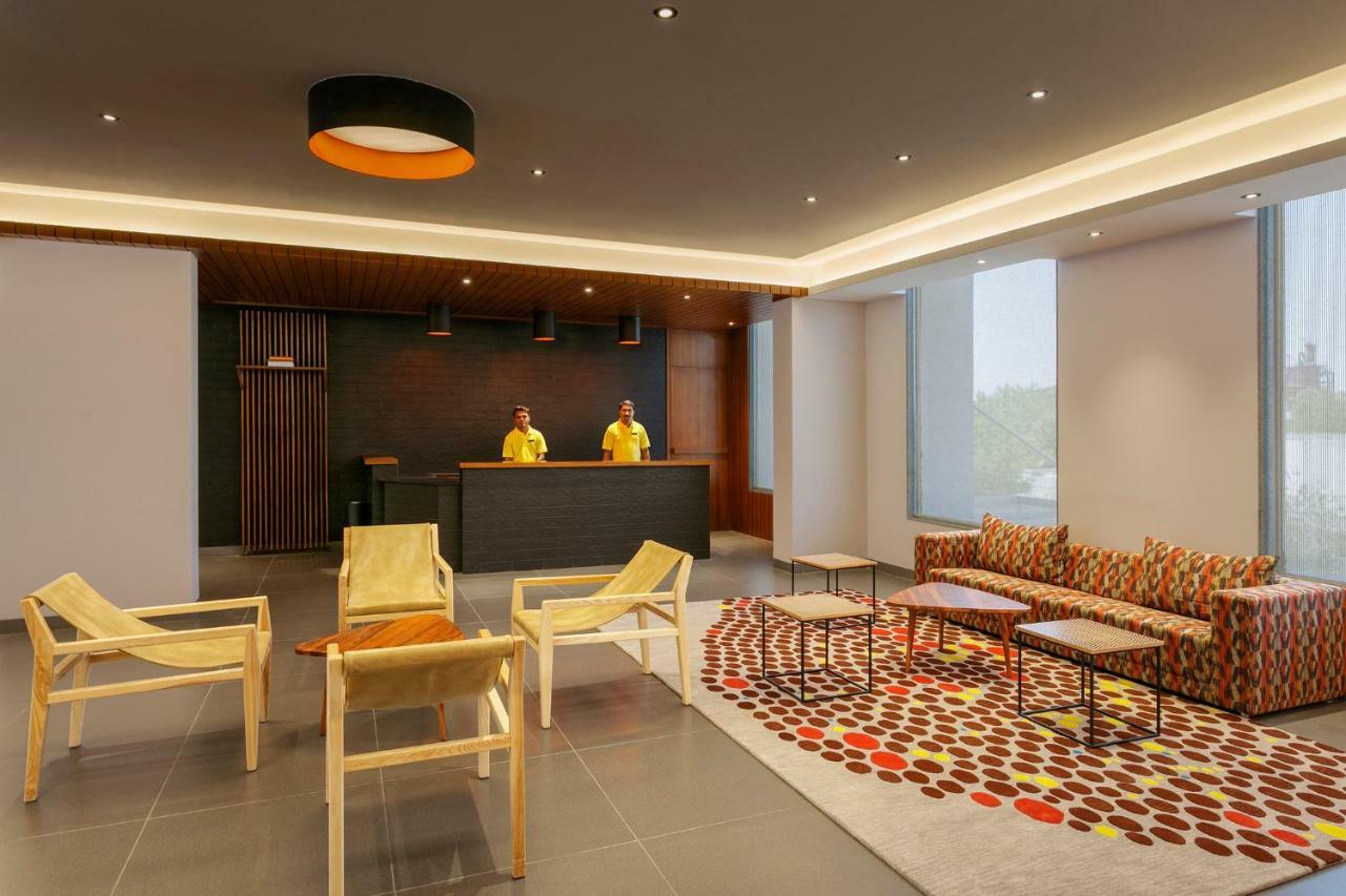 Ginger Sanand Hotel Bagian luar foto