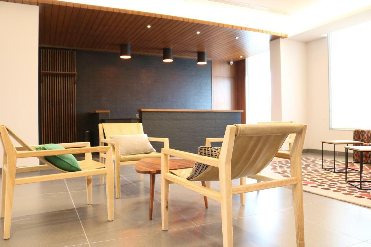 Ginger Sanand Hotel Bagian luar foto