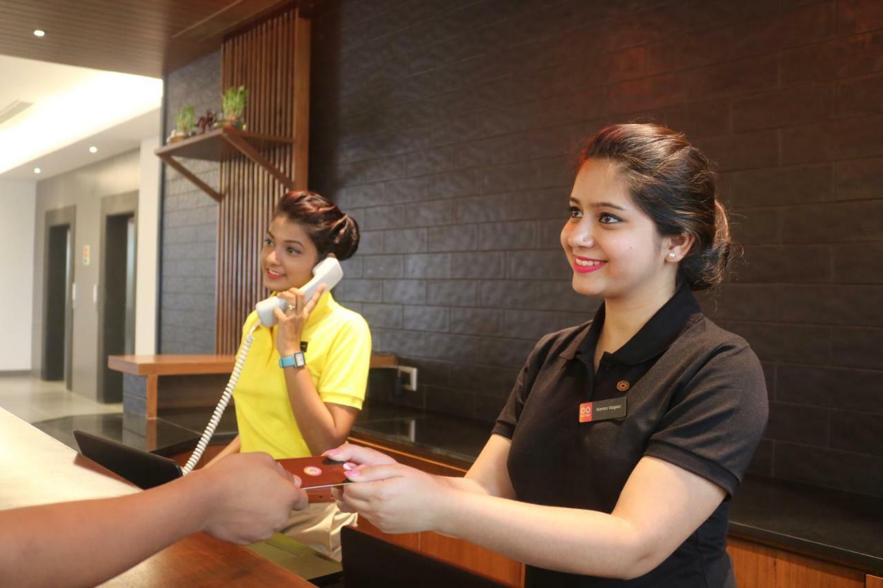 Ginger Sanand Hotel Bagian luar foto